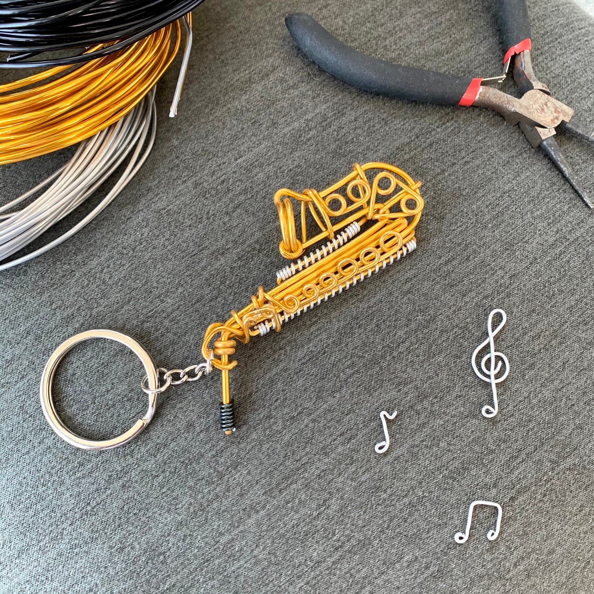 Saxophone Wire Art Instrument Keychain – KGH Music Group