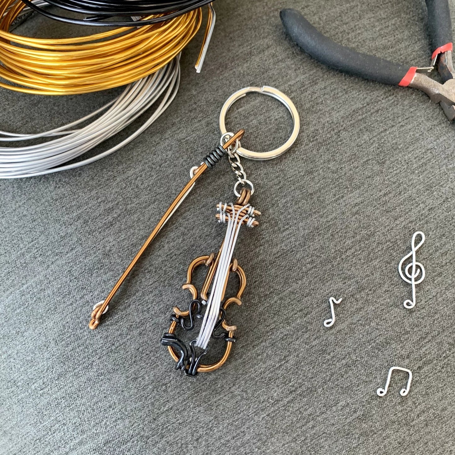 Viola Wire Art Instrument Keychain